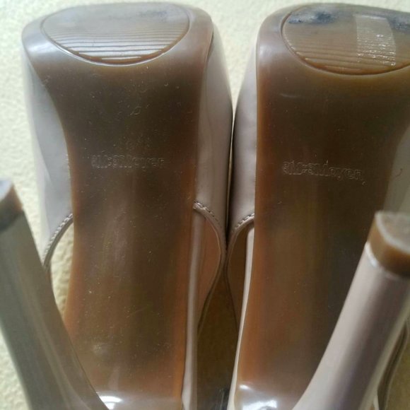 Guess GWHONDO3 Nude Patent Peep toe platform 4” - Picture 4 of 4